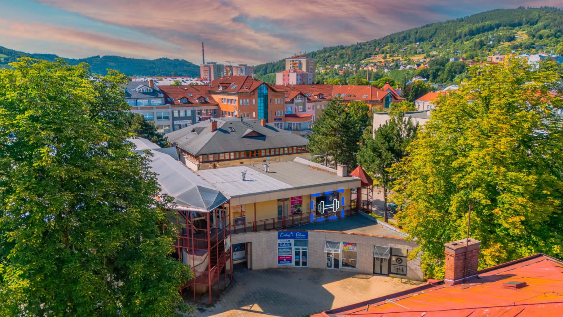 Budova MySpace GYM ve Vsetíně z ptačí perspektivy